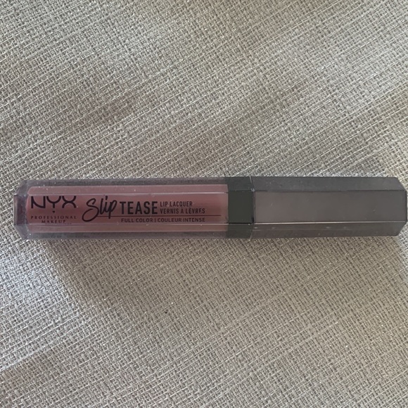 💋NYX Lip bundle💋Slip Tease Lacquer & Butter Gloss - Picture 5 of 7